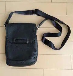 TAKEO KIKUCHI黒レザーショルダーバッグのサムネイル