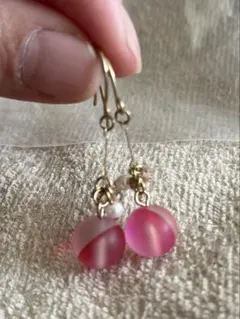 ピンク ドロップ型ピアス
