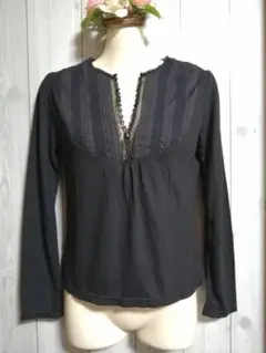 MK KLEIN+　黒の長袖Tシャツ レース装飾カットソー