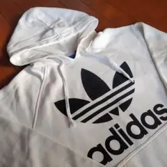 adidas ホワイト フード付きパーカー Ｍサイズ【ダメージ有】