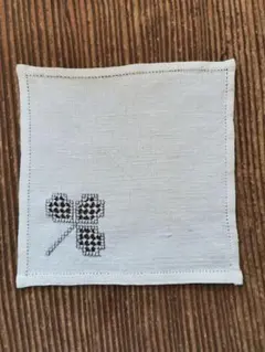 アンティーク ドローンワーク 三つ葉色糸刺繍リネンクロス 透かしクローバー草花紋