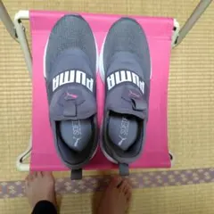 PUMA グレー スリッポン スニーカー