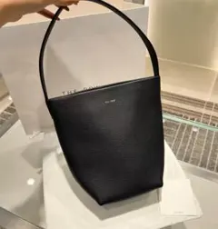 2026年最新】The row パークトート ミディアムの人気アイテム - メルカリ