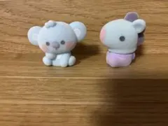 BT21のキャラクター「KOYA」と「MANG」のフロッキーフィギュアパペット