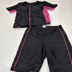 黒とピンクの水着・ラッシュガードセット