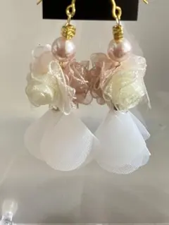 ★オーガンジー薔薇タッセルピアス、イヤリング