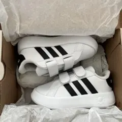 adidas スニーカー　15センチ