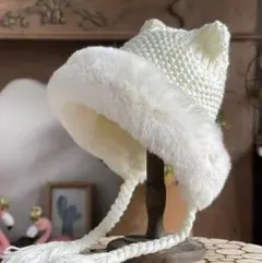 猫耳付きニット帽　ファー帽子　可愛さアップ　白（ベージュ）