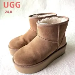 大人気 UGG クラシック ウルトラ ミニ プラットフォーム 厚底ブーツ 24のサムネイル
