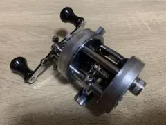 鱒*熊様 ABU 5501C パールブラック FN180018/25 未使用 長 - メルカリ