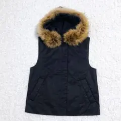 【美品】Theory フード付きファー　ナイロン　ベスト　ブラックのサムネイル