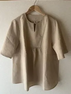 ベージュ 半袖ブラウス キーネックのサムネイル