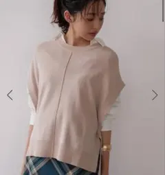 美品　VIS サイドベルトピンタック総針ニットベスト　春服　ベージュ　トップス