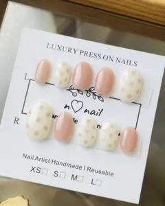 水玉　ドット　シアーピンク　ホワイト　ネイルチップ　夏ネイル　くすみカラー