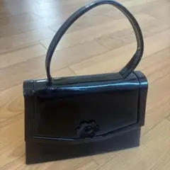 黒の光沢ハンドバッグ　モリハナエ