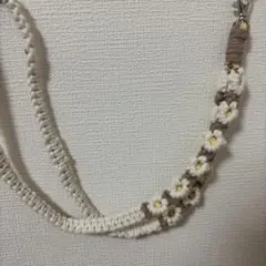 ハンドメイド スマホショルダーストラップ　マクラメ　白ベージュ黄色
