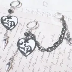 GothicハートイヤリングBlackイヤーカフ 白黒 大きめチェーン y2k