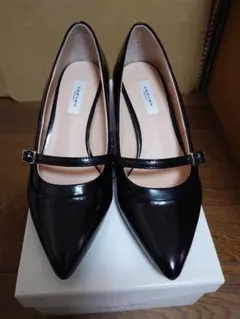 【新品未使用】CARVEN ブラック ポインテッドトゥ パンプス　22cmのサムネイル