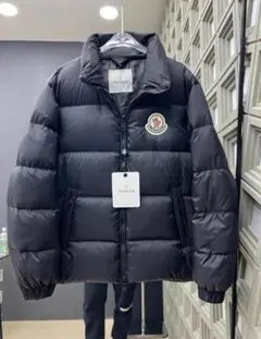 ブラックダウンジャケット刺繍ロゴ付き