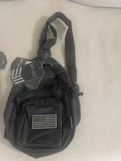 EAST WEST ブラックショルダーバッグ