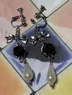 黒いバラとリボンのイヤリング