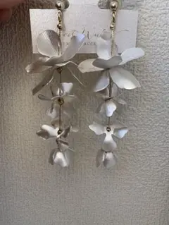 シルバー フラワーモチーフ ロングイヤリング