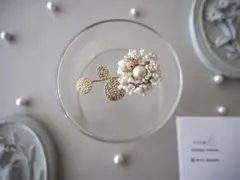 パールとフラワービーズの一輪の花ブローチ(B8)