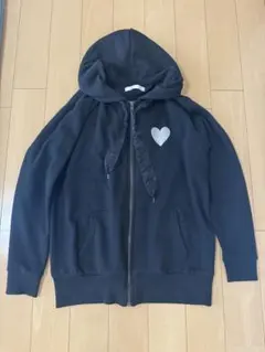a.r.w ハートモチーフ 黒パーカーのサムネイル