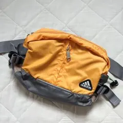 adidas ボディバッグ オレンジのサムネイル