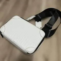 ショルダーバッグ　白　ホワイト