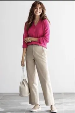 ユニクロ　ハイウエストチノワイドストレートパンツ　チノパン　ベージュ