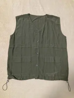 オリーブグリーン ミリタリーボタン付きベスト ショコラフィネローブ