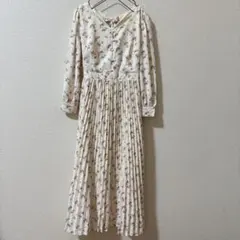 極美品　（トッコクローゼット）フラワープリントタック×プリーツワンピース　M