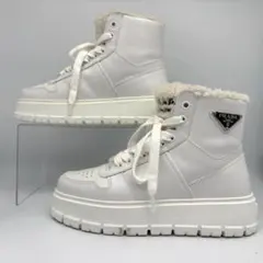 【未使用に近い】PRADA ハイカットスニーカー ボア 三角ロゴ 948のサムネイル