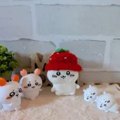 ちいかわ　ぬい服（いちごニット帽レッド）