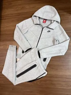 Item thumbnail for item b4aaeba4-cbdb-472f-80c8-9b6e9f989b71