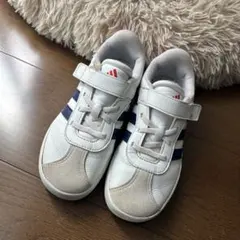 adidas スニーカー