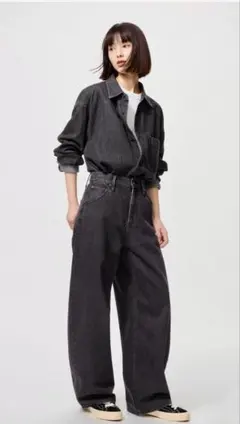 新品タグ付きUNIQLOバギーカーブジーンズ22DARKGRAY