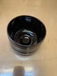 光沢仕上げの黒い陶器茶碗 - メルカリ