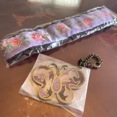 〈新品未開封〉アナスイヘアバンド、蝶々のチャームのサムネイル