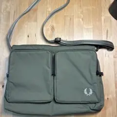 FRED PERRY バッグ ショルダーバッグ サコッシュのサムネイル