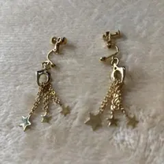 星型チャーム付き金色チェーンイヤリング
