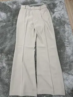ベージュ