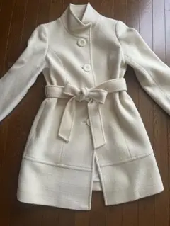 【QUEEN'S COURT】 白コート サイズ2 Ａライン　ベルト付き