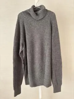グレー ニット