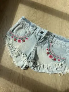 Billabong デニムショートパンツ 刺繍入りのサムネイル
