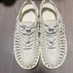 kEENアウトドアサンダル ホワイト 編み込みデザイン