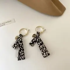 リボンデザイン フープピアス レオパード柄 ブラック×ゴールド 上品 大人可愛い