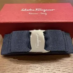 フェラガモ FERRAGAMO ヘアバレッタ ネイビー シルバー