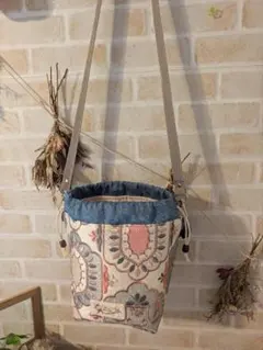 ハンドメイド★インド刺繍生地巾着ショルダーバッグ／白✕デニム